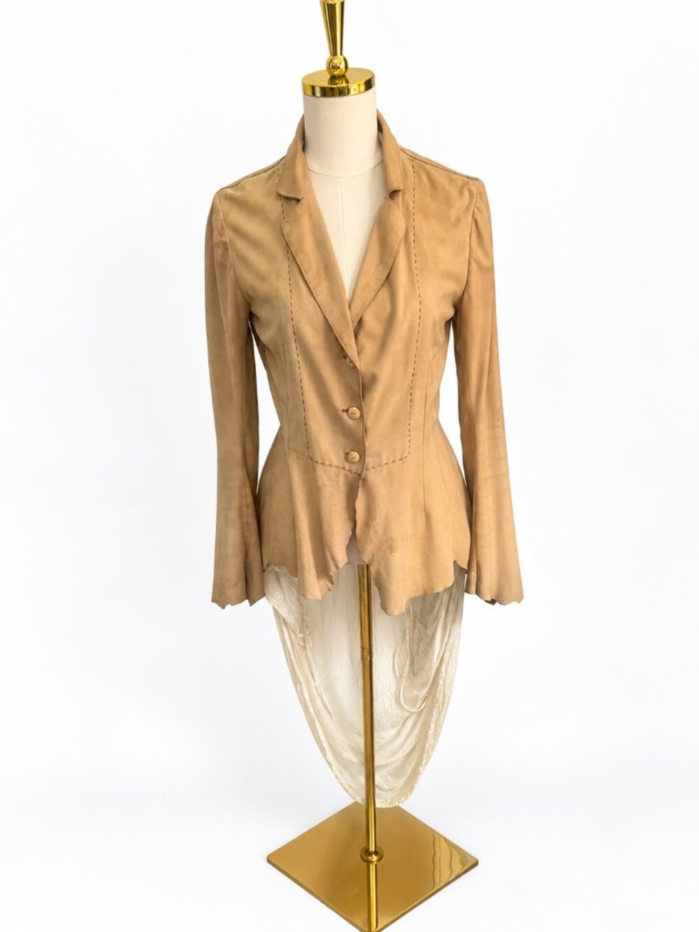 Statement camel-tan jacket, 100% natural lambskin, w train designed in Europe.